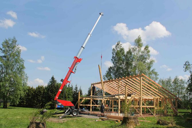 Trailer crane PTK 27 in use on construction site