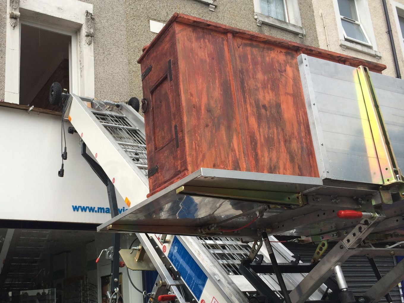 Möbelaufzug im Einsatz