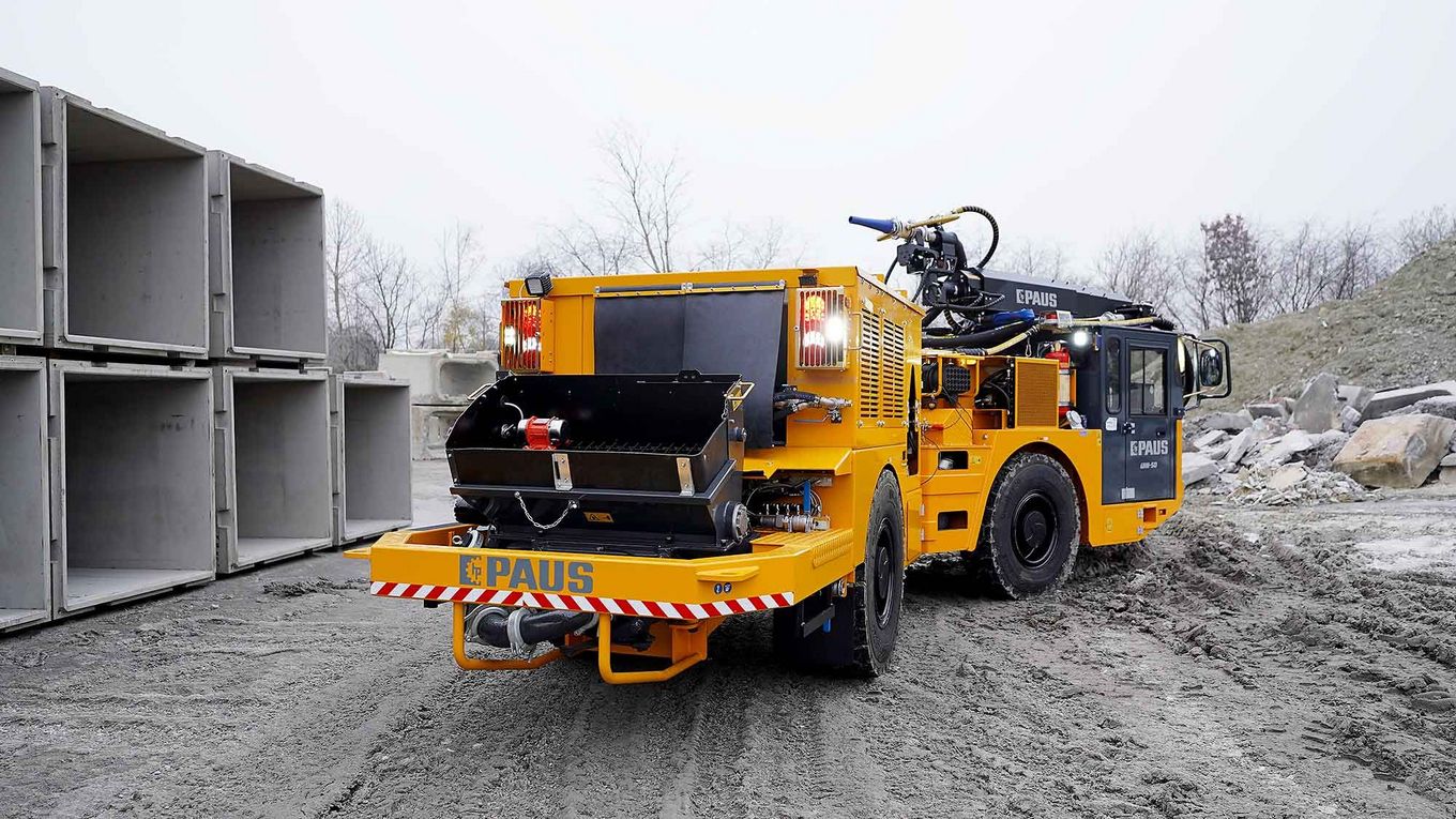UNI 50-3 BS concrete spraying vehicle (wet concrete)